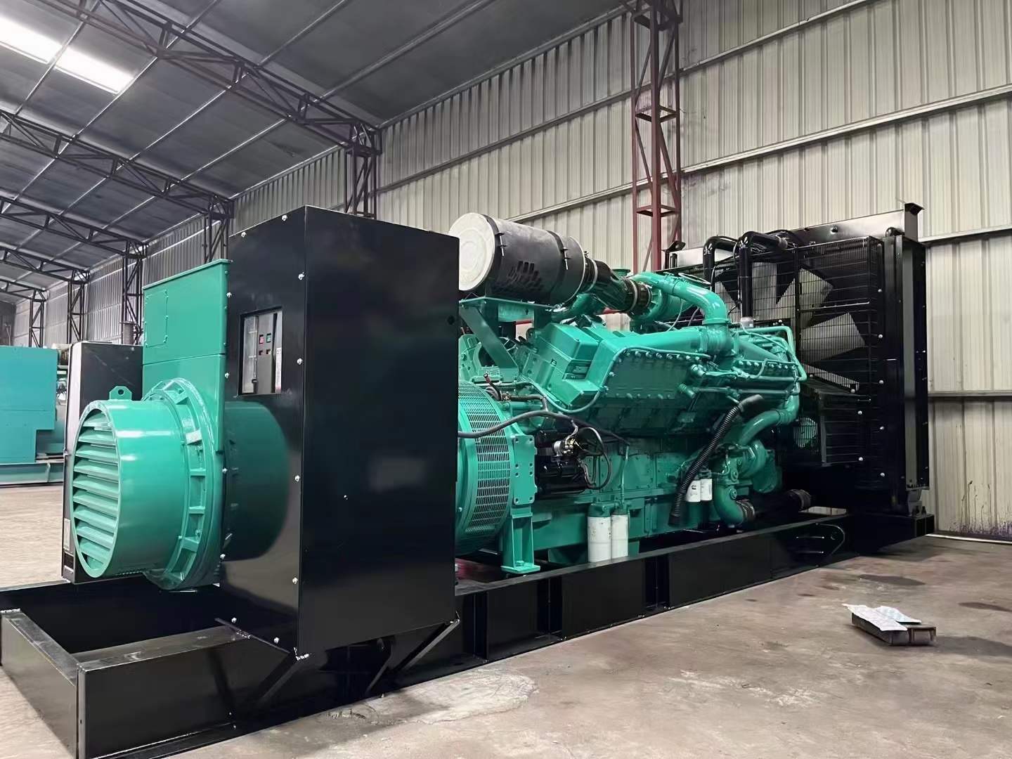 东风如何降低 800kW 柴油发电机输出电流的波动？