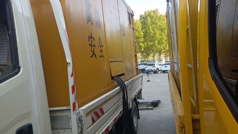 东风如何判断柴油发电机组和UPS电源的切换时间是否符合要求？