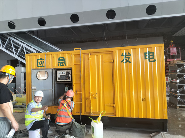东风怎样判断空气滤清器是否需要更换？